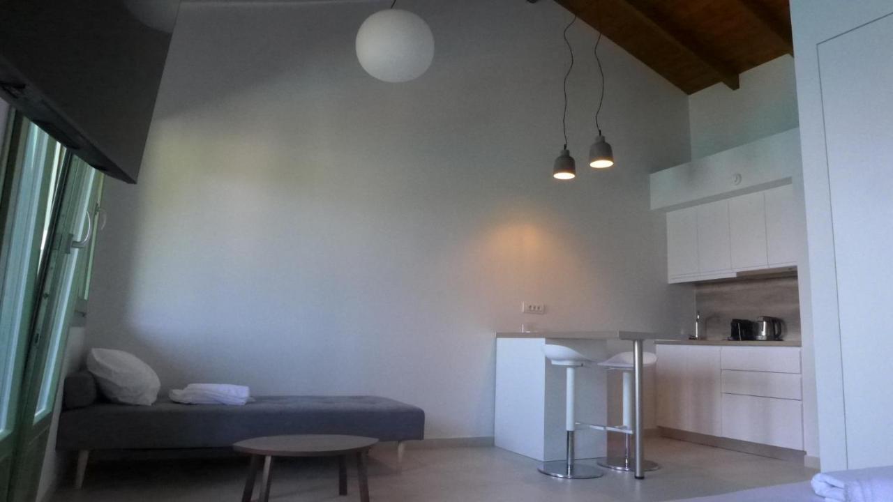 Caltabania Suites Ayios Nikitas Luaran gambar