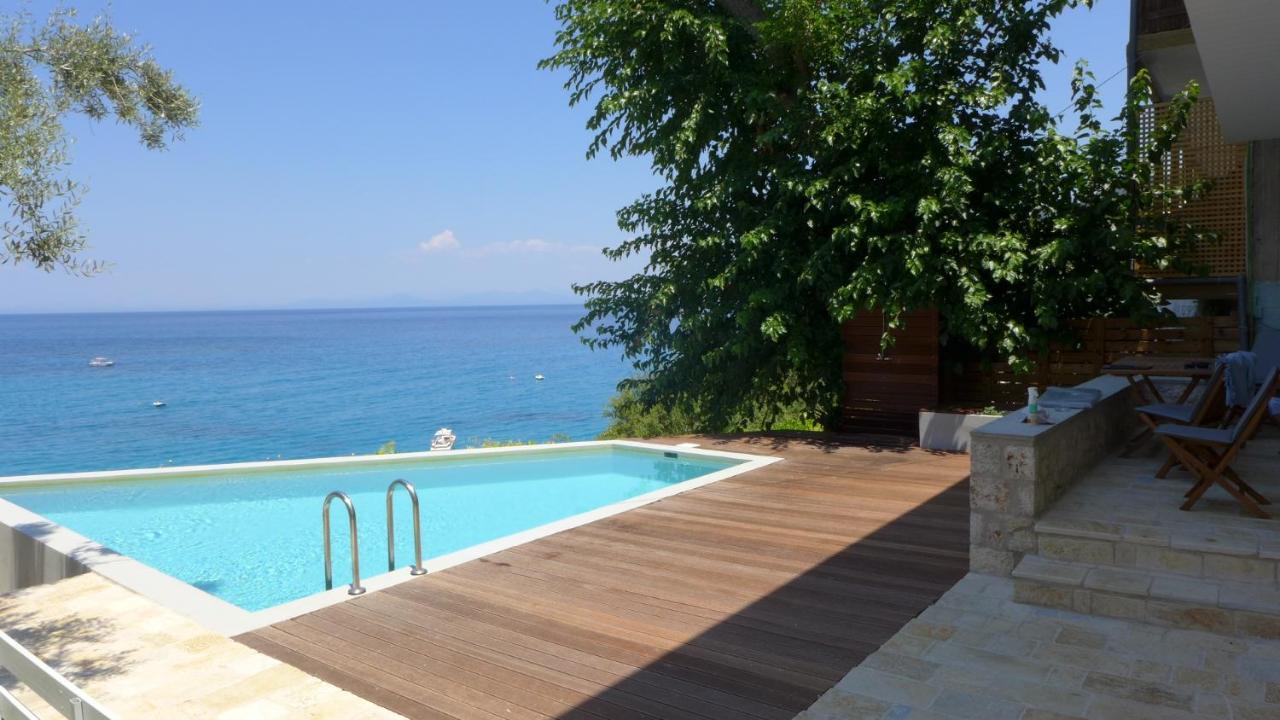 Caltabania Suites Ayios Nikitas Luaran gambar